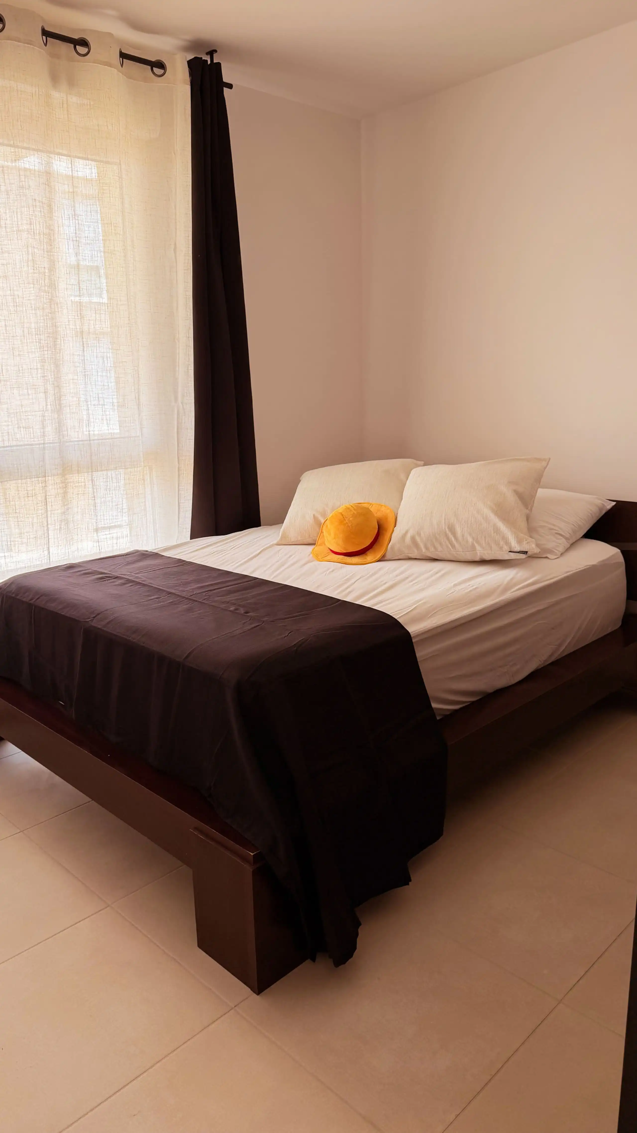 The bedroom at Nakama House with a double bed and a bunk bed, decorated in a manga world — photo 2