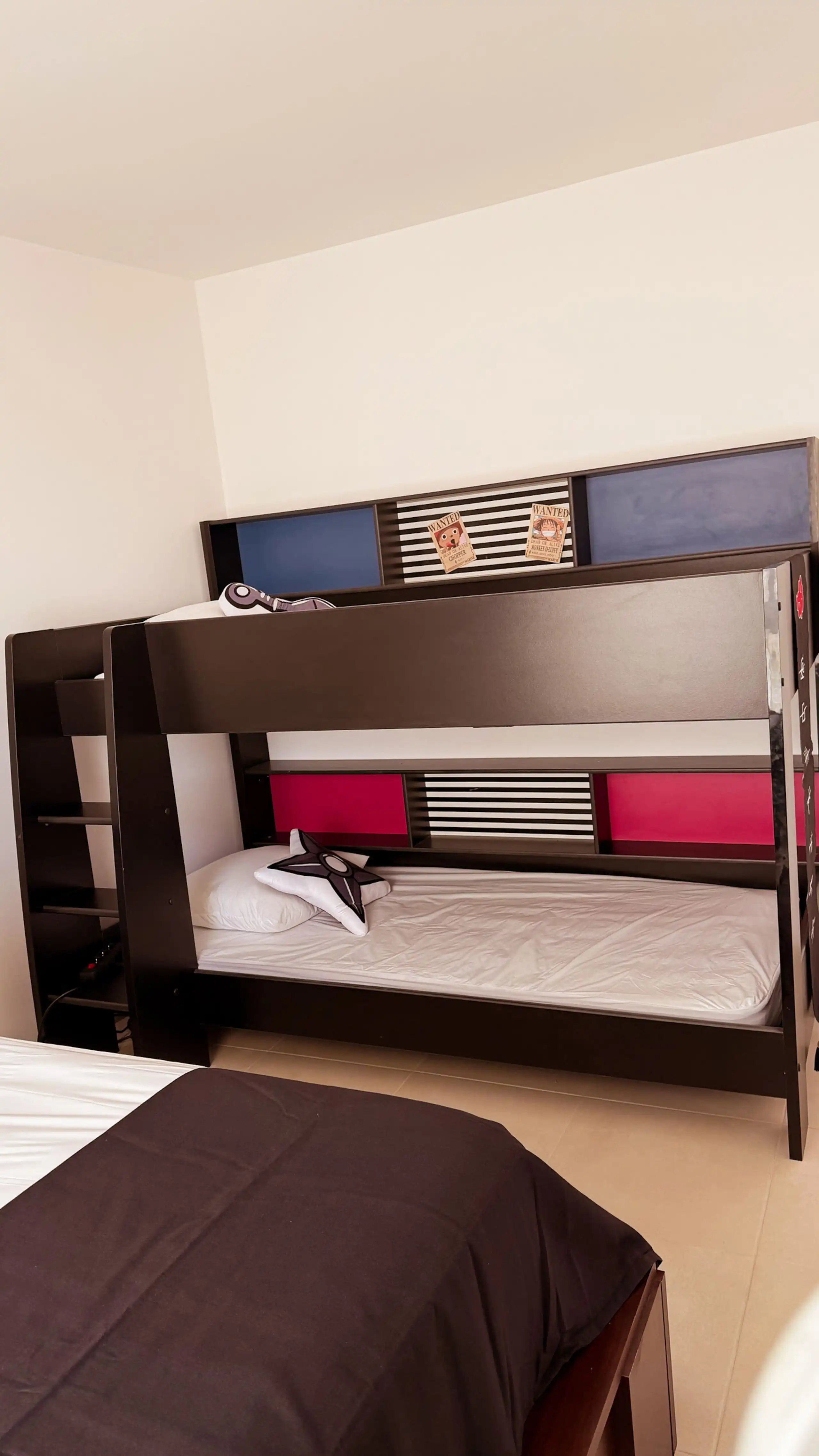The bedroom at Nakama House with a double bed and a bunk bed, decorated in a manga world — photo 3