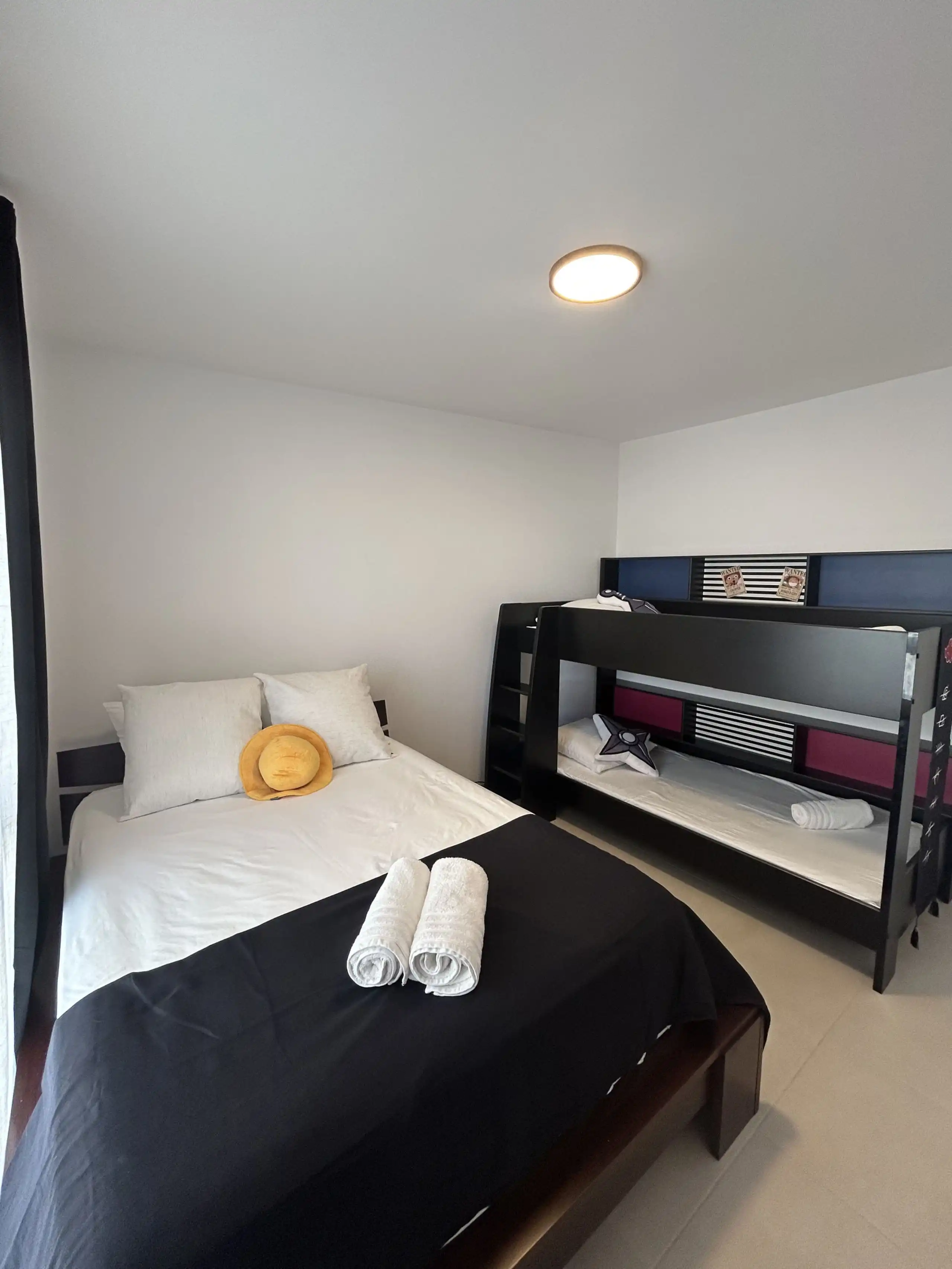 The bedroom at Nakama House with a double bed and a bunk bed, decorated in a manga world — photo 5