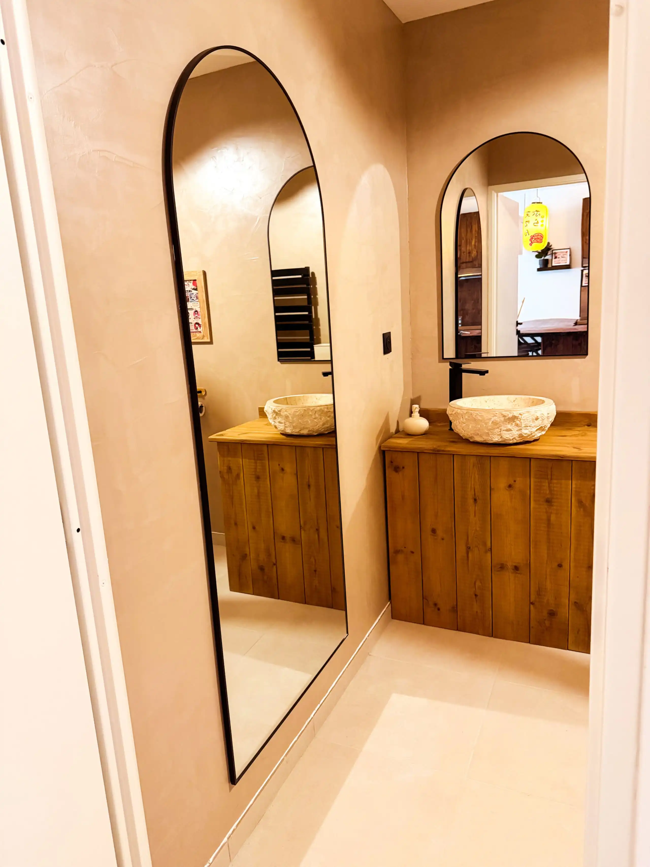 The bathroom at Nakama House with a shower, fitted out in the Japanese spirit of the apartment — photo 2