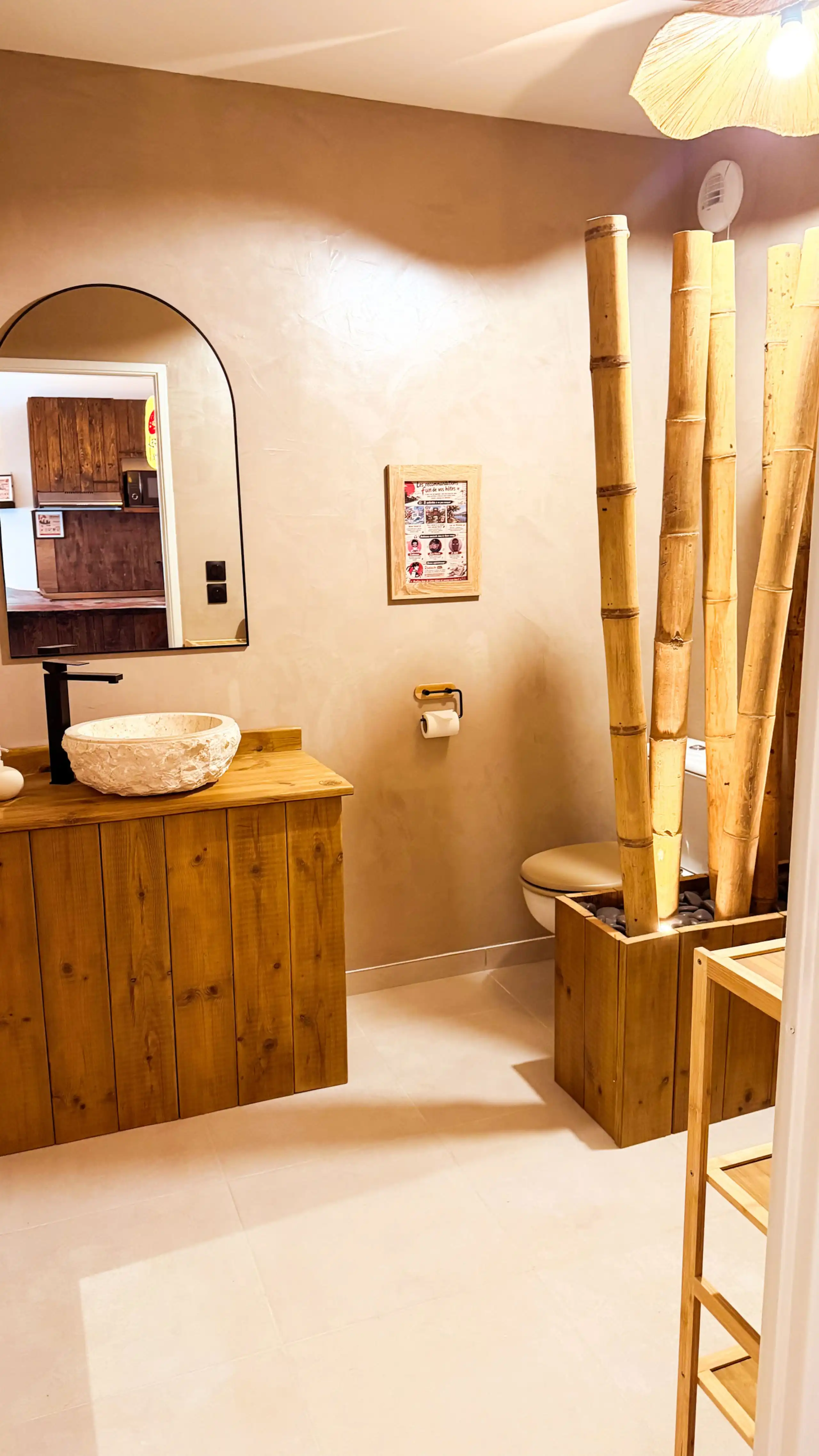 The bathroom at Nakama House with a shower, fitted out in the Japanese spirit of the apartment — photo 3