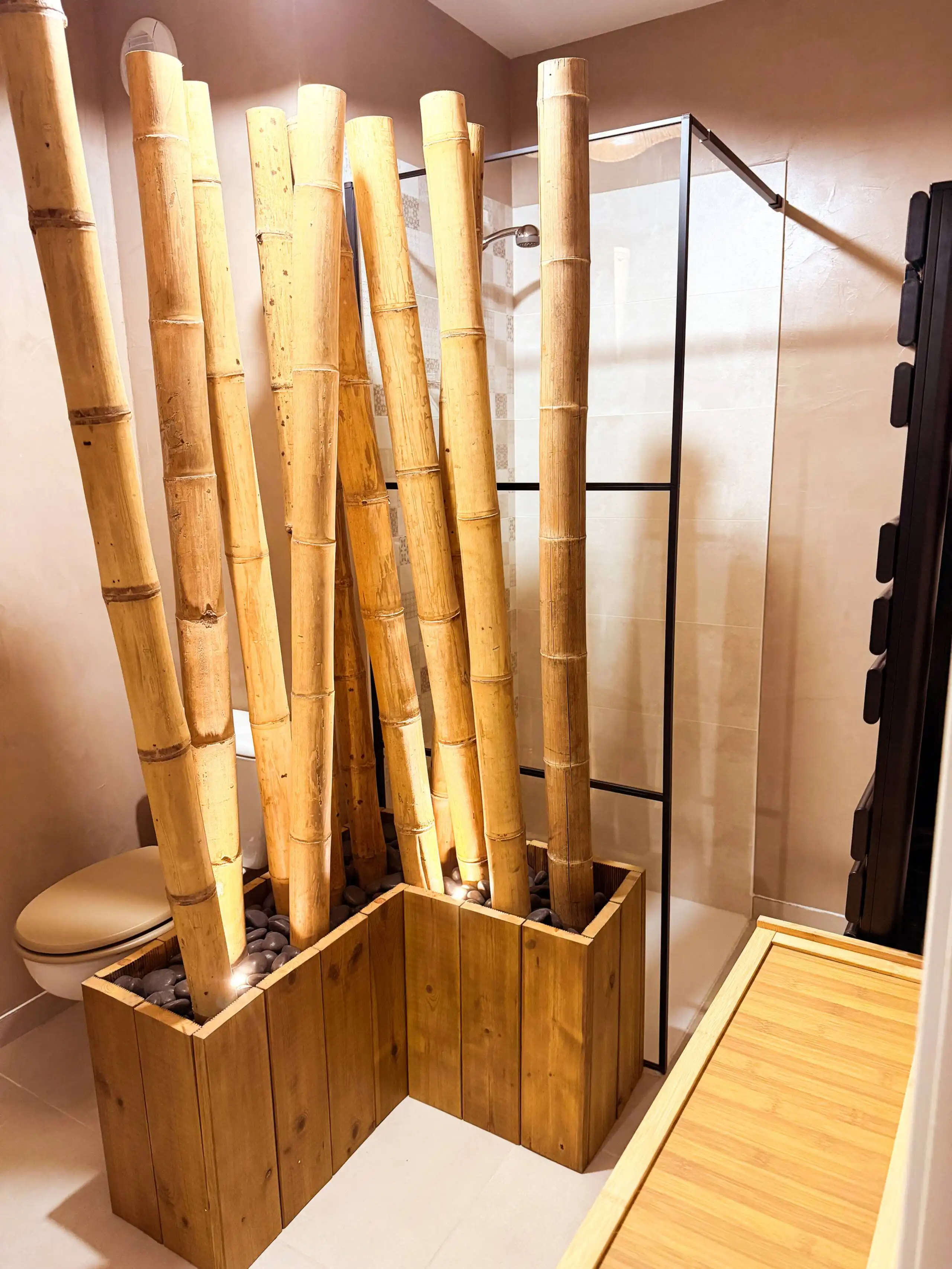 The bathroom at Nakama House with a shower, fitted out in the Japanese spirit of the apartment — photo 4