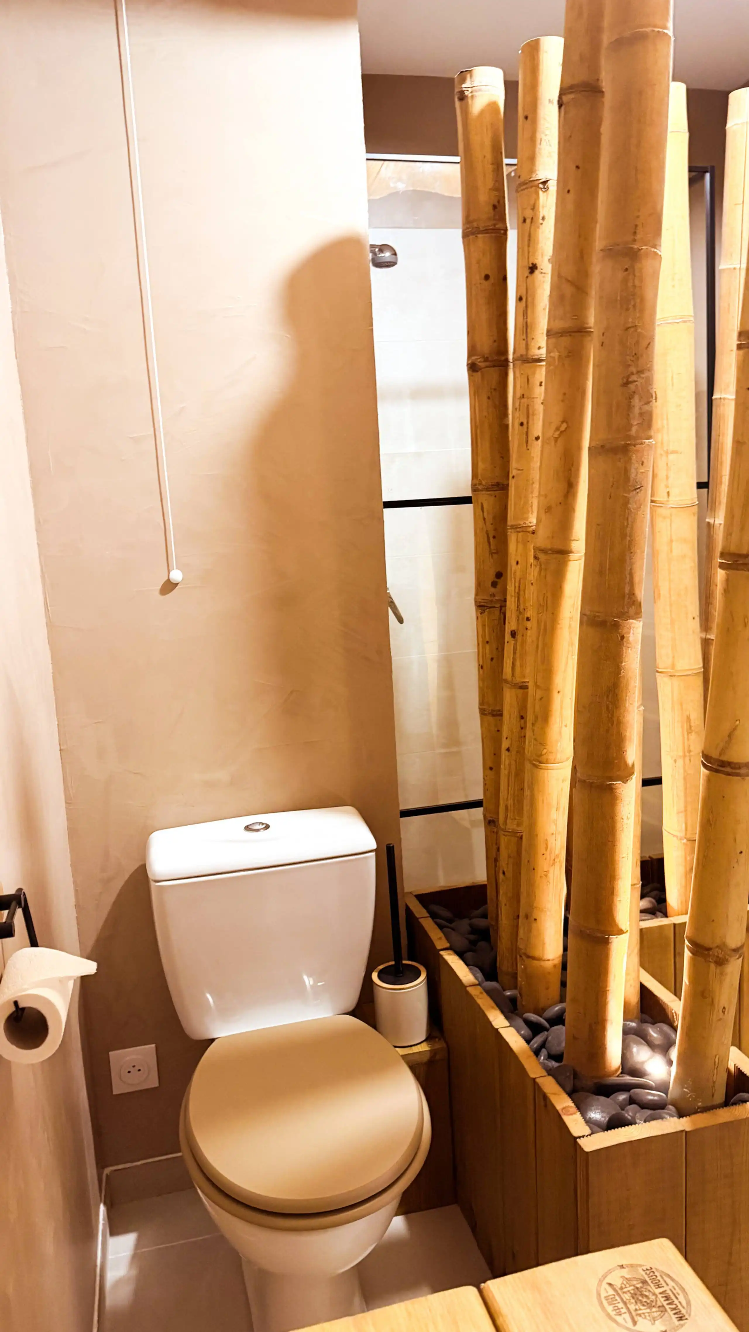 The bathroom at Nakama House with a shower, fitted out in the Japanese spirit of the apartment — photo 5